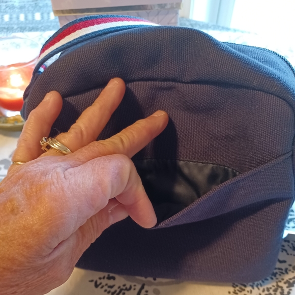 Tommy Hilfiger Bag - Picture 4 of 10